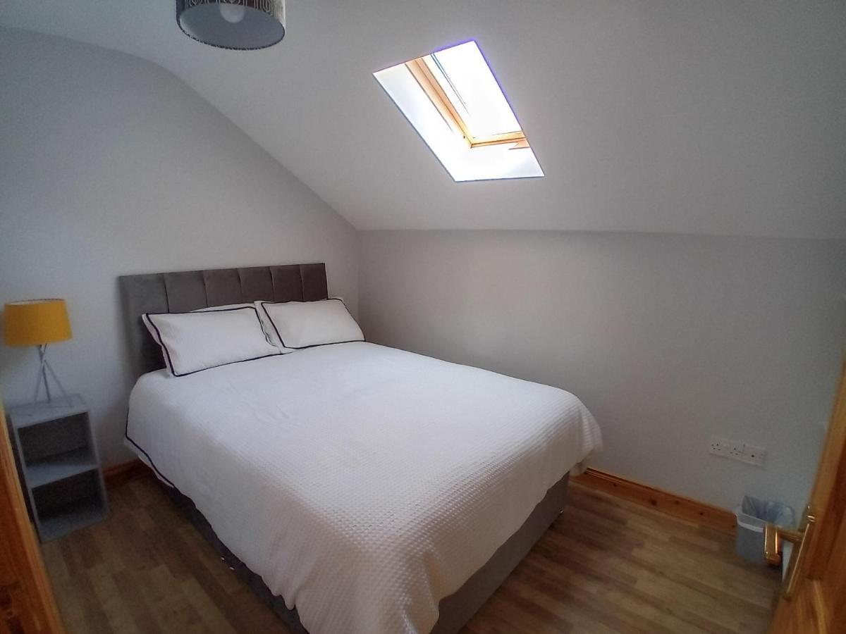 The Red Door Townhouse Apartment Ardara Eksteriør bilde